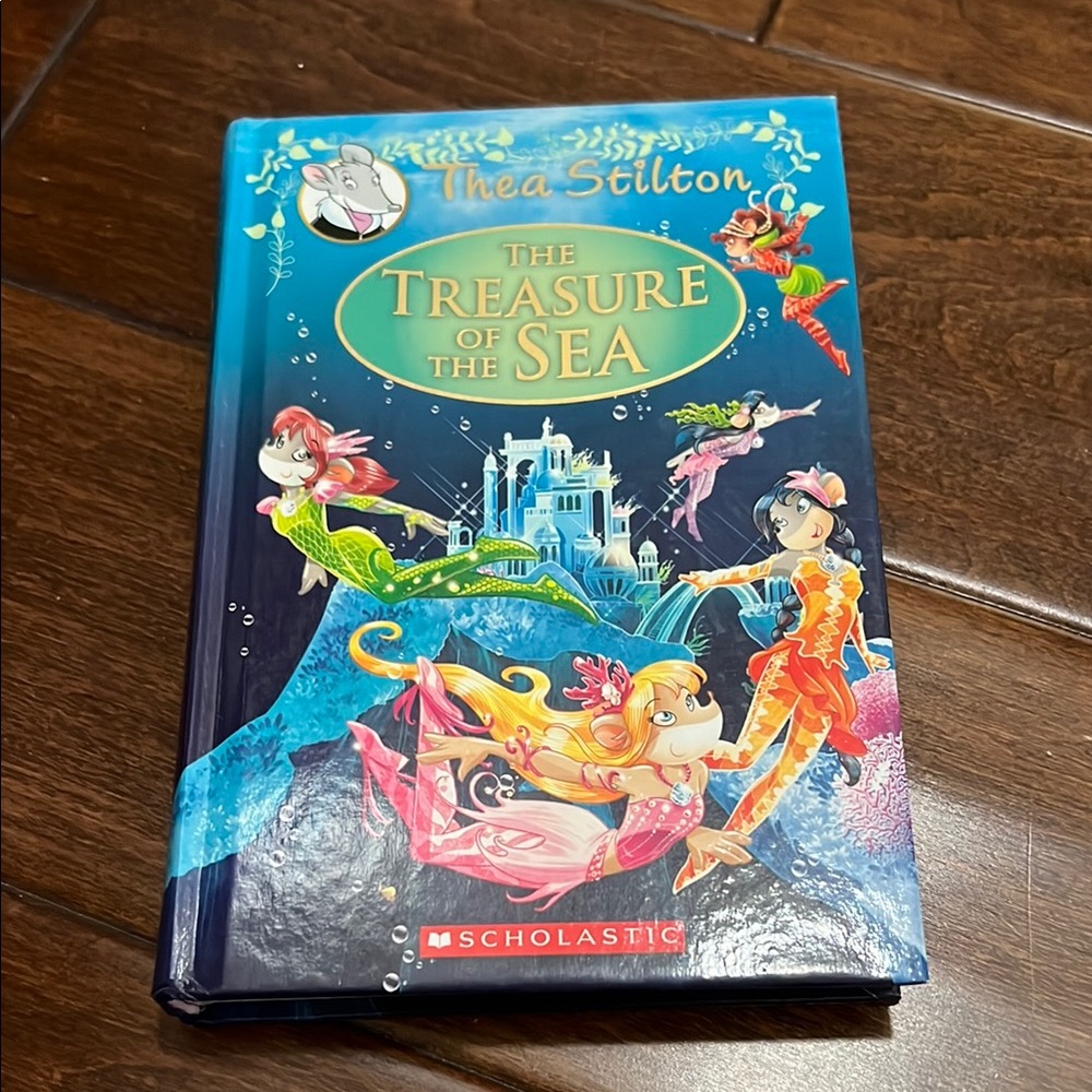 Scholastic Thea Stilton 'The Treasure of the Sea' Book - Blue and Pink Cover